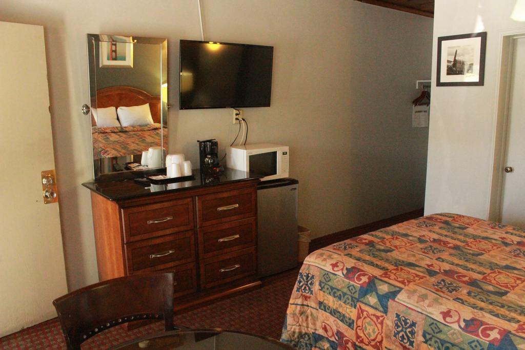 Budget Inn -Уайрика Экстерьер фото